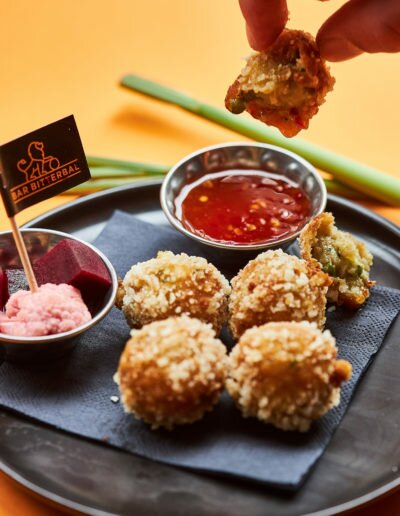 Bar bitterbal met dip